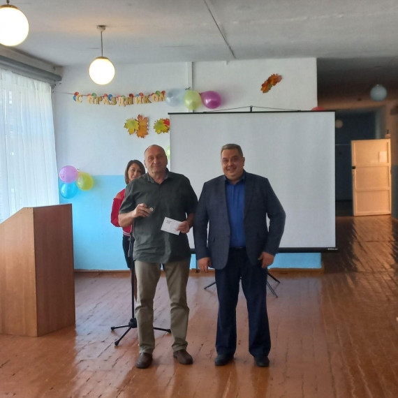 За верность профессии.