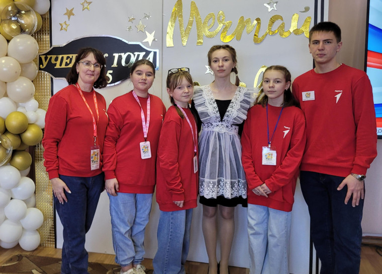 Одуванчики на конкурсе Ученик года.