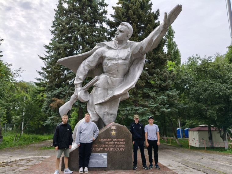 Смена юнармейцев.